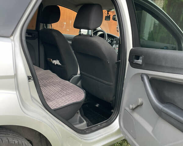 Серый Форд Фокус, объемом двигателя 1.56 л и пробегом 275 тыс. км за 5506 $, фото 6 на Automoto.ua