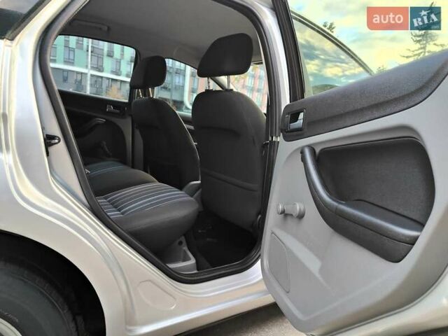 Форд Фокус 2008 в Киеве на Automoto.ua Серый Форд Фокус, объемом двигателя 1.6 л и пробегом 188 тыс. км за 5490 $, фото 56 на Automoto.ua