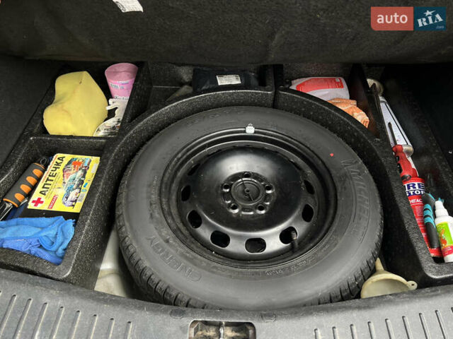 Сірий Форд Фокус, об'ємом двигуна 1.6 л та пробігом 188 тис. км за 5555 $, фото 31 на Automoto.ua