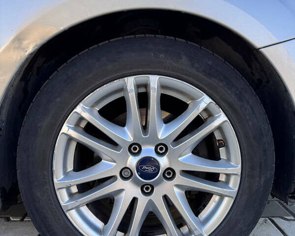 Серый Форд Фокус, объемом двигателя 1.6 л и пробегом 240 тыс. км за 5000 $, фото 13 на Automoto.ua