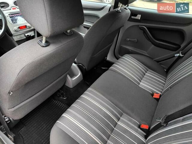 Серый Форд Фокус, объемом двигателя 1.6 л и пробегом 188 тыс. км за 4990 $, фото 43 на Automoto.ua