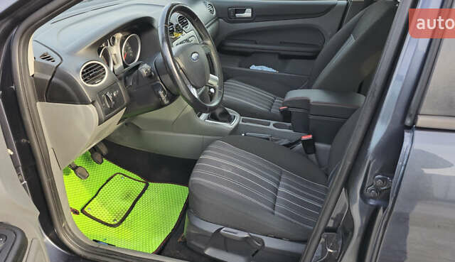 Форд Фокус 2008 у Києві на Automoto.ua Сірий Форд Фокус, об'ємом двигуна 1.6 л та пробігом 255 тис. км за 4900 $, фото 16 на Automoto.ua