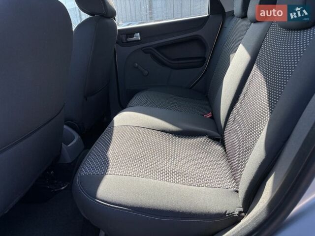 Сірий Форд Фокус, об'ємом двигуна 1.6 л та пробігом 263 тис. км за 5340 $, фото 34 на Automoto.ua