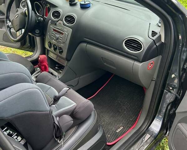 Серый Форд Фокус, объемом двигателя 1.8 л и пробегом 293 тыс. км за 5000 $, фото 13 на Automoto.ua