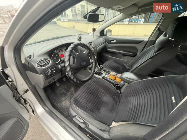 Сірий Форд Фокус, об'ємом двигуна 1.6 л та пробігом 372 тис. км за 5100 $, фото 9 на Automoto.ua