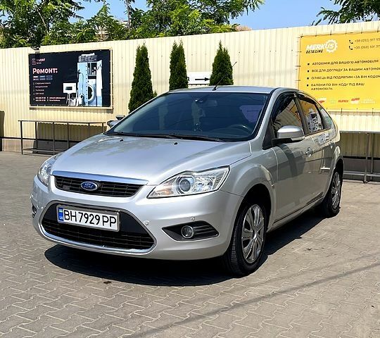 Серый Форд Фокус, объемом двигателя 1.8 л и пробегом 333 тыс. км за 5200 $, фото 1 на Automoto.ua