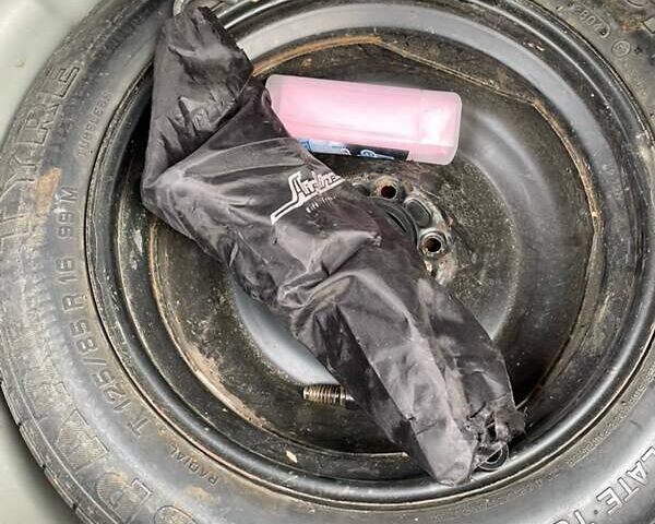 Серый Форд Фокус, объемом двигателя 1.56 л и пробегом 275 тыс. км за 5506 $, фото 10 на Automoto.ua