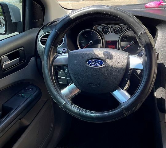 Серый Форд Фокус, объемом двигателя 1.8 л и пробегом 333 тыс. км за 5200 $, фото 6 на Automoto.ua