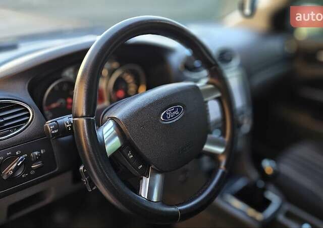 Серый Форд Фокус, объемом двигателя 1.6 л и пробегом 260 тыс. км за 5200 $, фото 8 на Automoto.ua