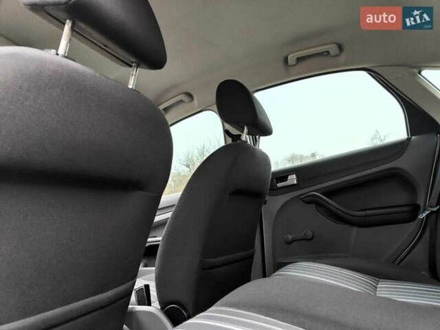 Серый Форд Фокус, объемом двигателя 1.6 л и пробегом 188 тыс. км за 4990 $, фото 44 на Automoto.ua