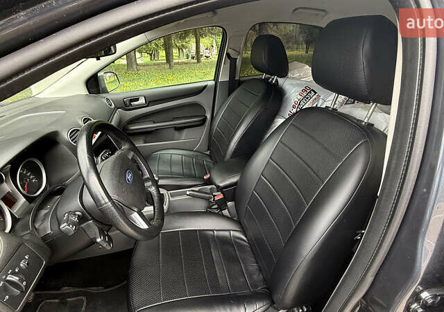 Серый Форд Фокус, объемом двигателя 1.6 л и пробегом 172 тыс. км за 5400 $, фото 7 на Automoto.ua