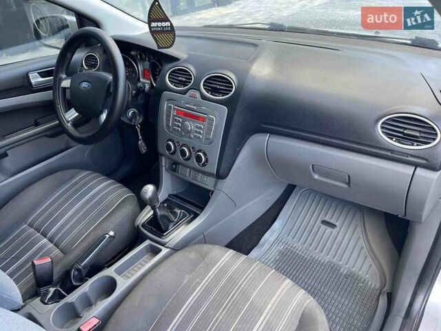 Сірий Форд Фокус, об'ємом двигуна 1.6 л та пробігом 165 тис. км за 4400 $, фото 12 на Automoto.ua