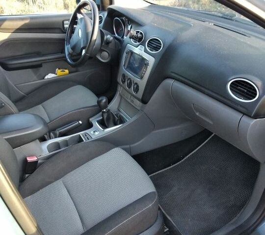 Серый Форд Фокус, объемом двигателя 1.6 л и пробегом 234 тыс. км за 4900 $, фото 18 на Automoto.ua