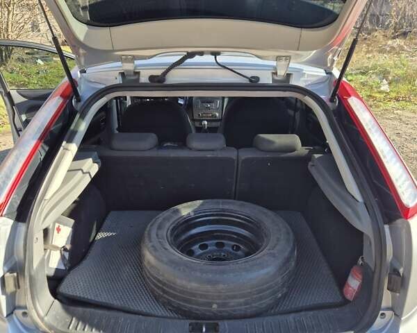 Серый Форд Фокус, объемом двигателя 1.6 л и пробегом 236 тыс. км за 3499 $, фото 5 на Automoto.ua