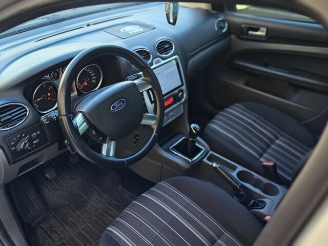 Серый Форд Фокус, объемом двигателя 1.6 л и пробегом 250 тыс. км за 5200 $, фото 13 на Automoto.ua