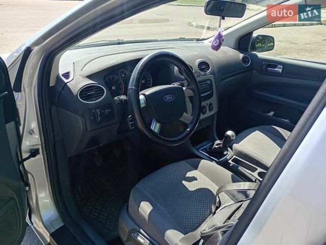 Серый Форд Фокус, объемом двигателя 1.6 л и пробегом 141 тыс. км за 5000 $, фото 3 на Automoto.ua