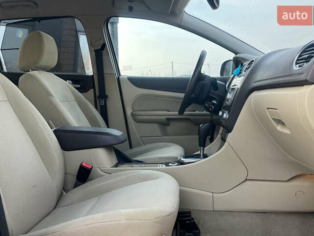 Серый Форд Фокус, объемом двигателя 1.6 л и пробегом 161 тыс. км за 6999 $, фото 20 на Automoto.ua