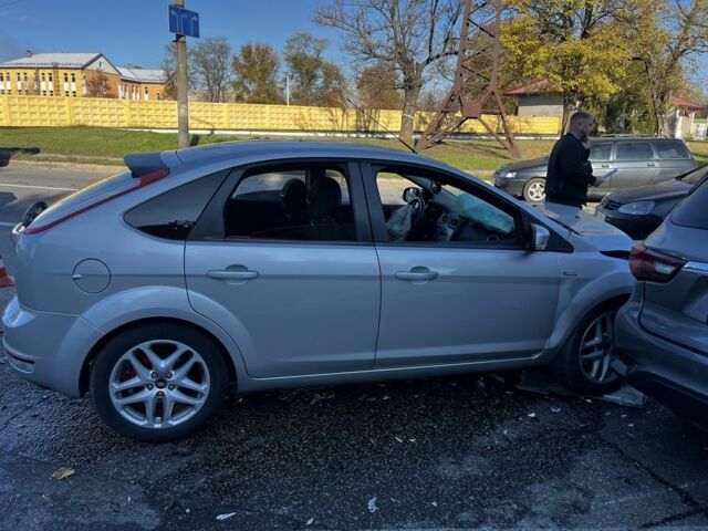 Серый Форд Фокус, объемом двигателя 1.6 л и пробегом 250 тыс. км за 1600 $, фото 2 на Automoto.ua