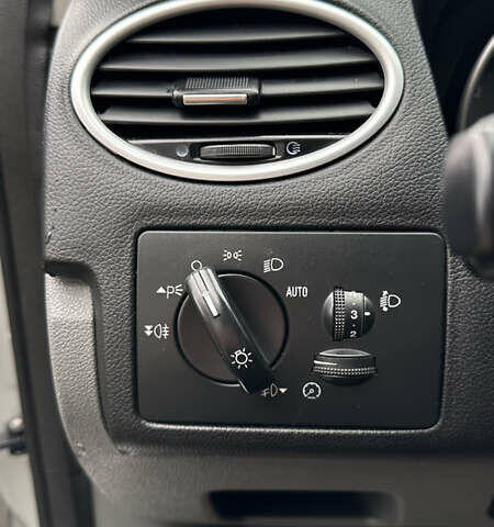 Серый Форд Фокус, объемом двигателя 1.6 л и пробегом 240 тыс. км за 5000 $, фото 37 на Automoto.ua