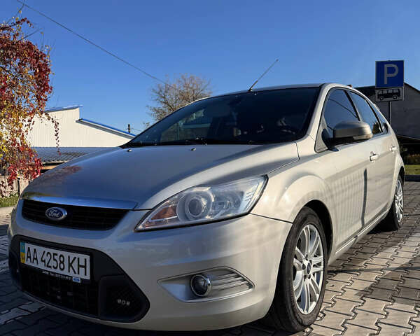 Серый Форд Фокус, объемом двигателя 1.6 л и пробегом 240 тыс. км за 5000 $, фото 2 на Automoto.ua