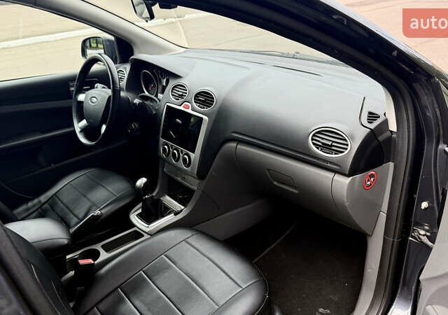 Серый Форд Фокус, объемом двигателя 1.6 л и пробегом 172 тыс. км за 5400 $, фото 9 на Automoto.ua