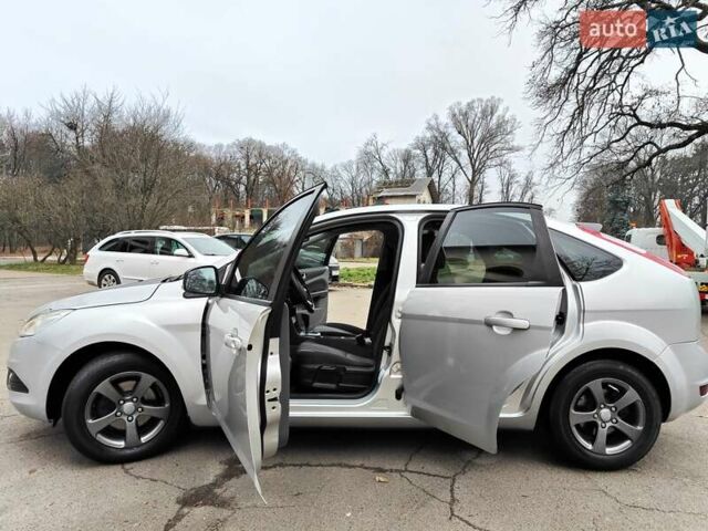 Серый Форд Фокус, объемом двигателя 1.6 л и пробегом 188 тыс. км за 4990 $, фото 7 на Automoto.ua