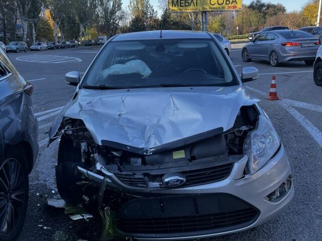 Серый Форд Фокус, объемом двигателя 1.6 л и пробегом 250 тыс. км за 1600 $, фото 3 на Automoto.ua