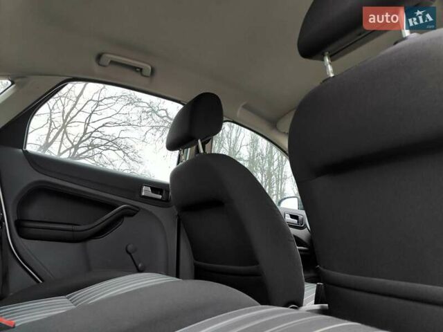 Серый Форд Фокус, объемом двигателя 1.6 л и пробегом 188 тыс. км за 4990 $, фото 58 на Automoto.ua