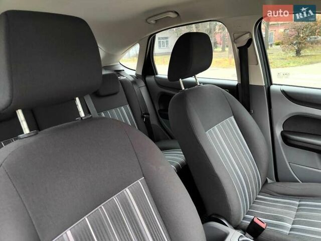 Серый Форд Фокус, объемом двигателя 1.6 л и пробегом 188 тыс. км за 4990 $, фото 53 на Automoto.ua