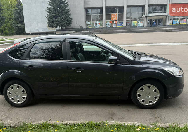 Серый Форд Фокус, объемом двигателя 1.6 л и пробегом 172 тыс. км за 5400 $, фото 3 на Automoto.ua