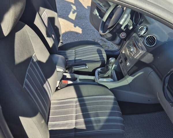 Серый Форд Фокус, объемом двигателя 1.6 л и пробегом 236 тыс. км за 3499 $, фото 4 на Automoto.ua