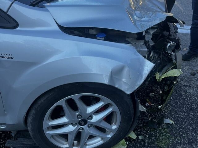 Серый Форд Фокус, объемом двигателя 1.6 л и пробегом 250 тыс. км за 1600 $, фото 5 на Automoto.ua