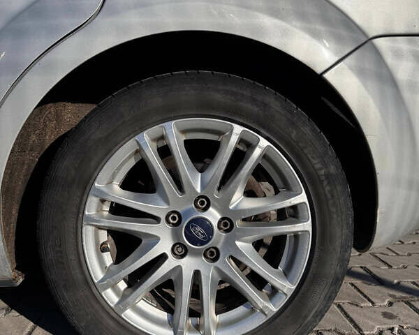 Серый Форд Фокус, объемом двигателя 1.6 л и пробегом 240 тыс. км за 5000 $, фото 12 на Automoto.ua