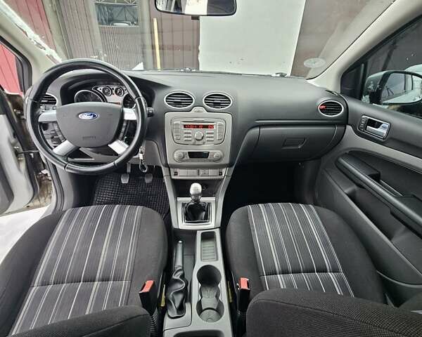 Сірий Форд Фокус, об'ємом двигуна 1.56 л та пробігом 226 тис. км за 5500 $, фото 9 на Automoto.ua