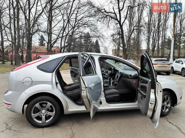 Серый Форд Фокус, объемом двигателя 1.6 л и пробегом 188 тыс. км за 4990 $, фото 23 на Automoto.ua