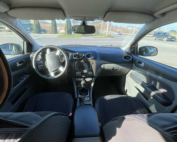 Сірий Форд Фокус, об'ємом двигуна 1.8 л та пробігом 236 тис. км за 4800 $, фото 12 на Automoto.ua