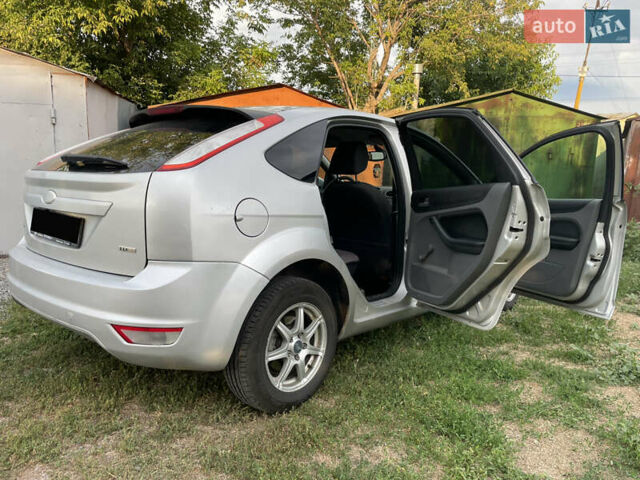 Серый Форд Фокус, объемом двигателя 1.56 л и пробегом 275 тыс. км за 5506 $, фото 5 на Automoto.ua