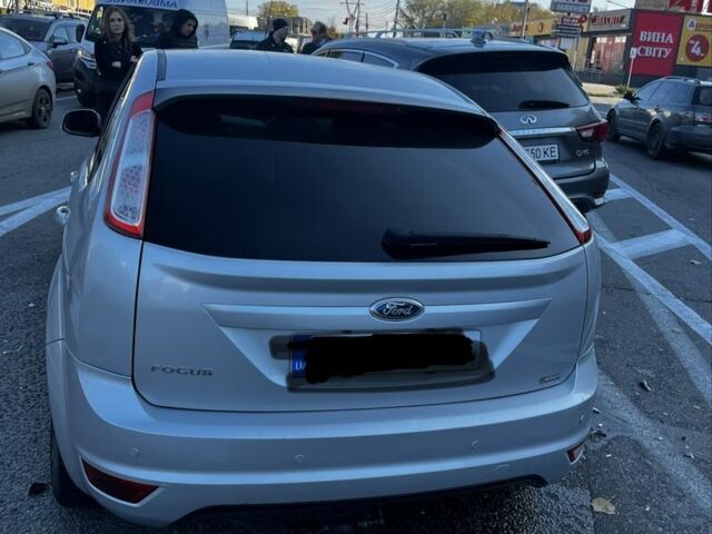 Серый Форд Фокус, объемом двигателя 1.6 л и пробегом 250 тыс. км за 1600 $, фото 1 на Automoto.ua