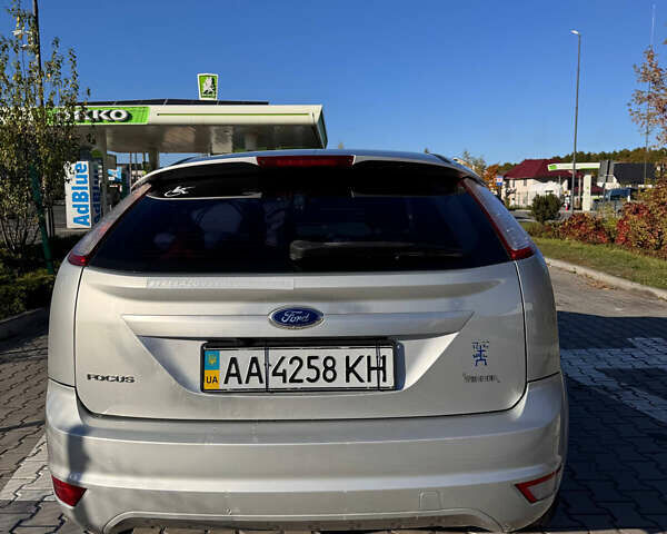 Серый Форд Фокус, объемом двигателя 1.6 л и пробегом 240 тыс. км за 5000 $, фото 5 на Automoto.ua