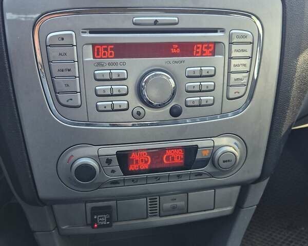 Серый Форд Фокус, объемом двигателя 1.6 л и пробегом 236 тыс. км за 3499 $, фото 10 на Automoto.ua