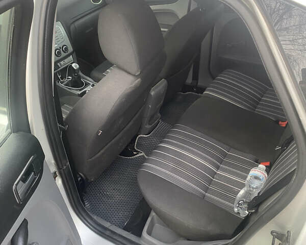 Серый Форд Фокус, объемом двигателя 1.6 л и пробегом 260 тыс. км за 4200 $, фото 39 на Automoto.ua