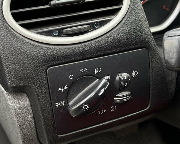 Сірий Форд Фокус, об'ємом двигуна 1.6 л та пробігом 188 тис. км за 5555 $, фото 36 на Automoto.ua