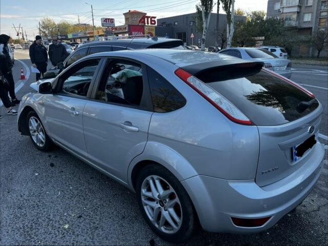 Серый Форд Фокус, объемом двигателя 1.6 л и пробегом 250 тыс. км за 1600 $, фото 6 на Automoto.ua