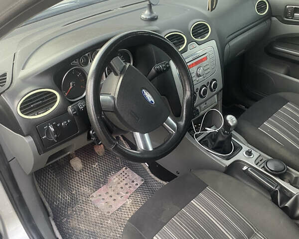 Серый Форд Фокус, объемом двигателя 1.6 л и пробегом 260 тыс. км за 4200 $, фото 33 на Automoto.ua