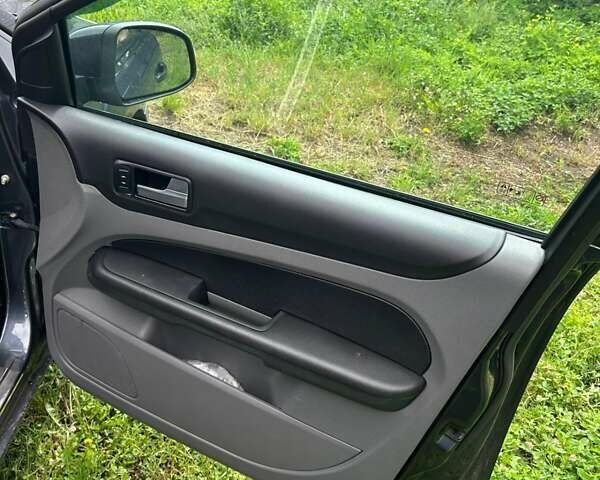 Серый Форд Фокус, объемом двигателя 1.8 л и пробегом 293 тыс. км за 5000 $, фото 15 на Automoto.ua