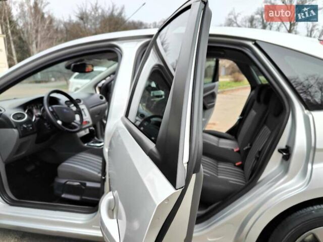 Серый Форд Фокус, объемом двигателя 1.6 л и пробегом 188 тыс. км за 4990 $, фото 10 на Automoto.ua