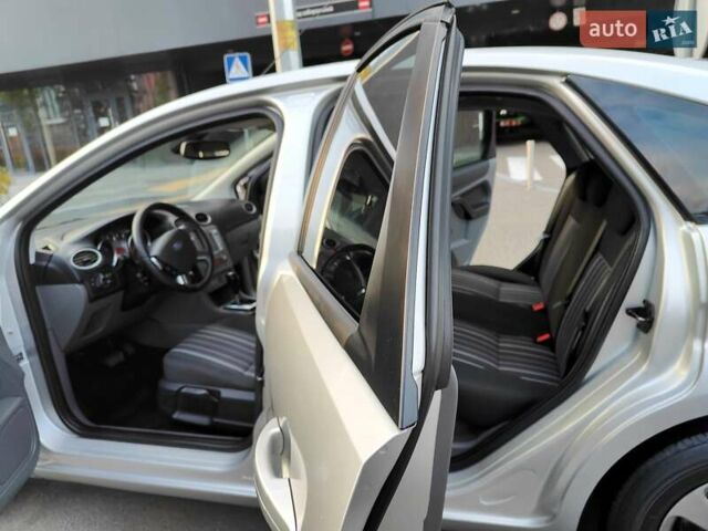 Форд Фокус 2008 в Киеве на Automoto.ua Серый Форд Фокус, объемом двигателя 1.6 л и пробегом 188 тыс. км за 5490 $, фото 5 на Automoto.ua
