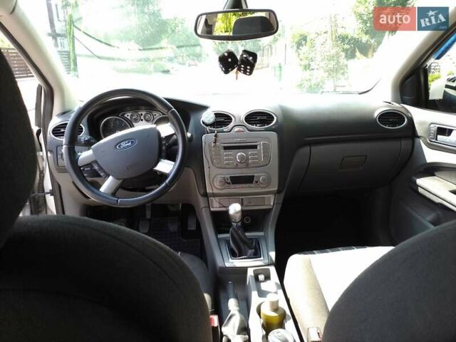 Серый Форд Фокус, объемом двигателя 1.6 л и пробегом 130 тыс. км за 4800 $, фото 8 на Automoto.ua