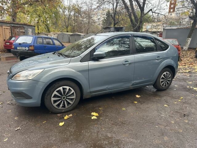 Серый Форд Фокус, объемом двигателя 1.6 л и пробегом 250 тыс. км за 3700 $, фото 1 на Automoto.ua