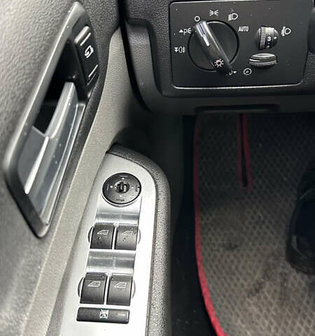 Серый Форд Фокус, объемом двигателя 1.6 л и пробегом 240 тыс. км за 5000 $, фото 25 на Automoto.ua